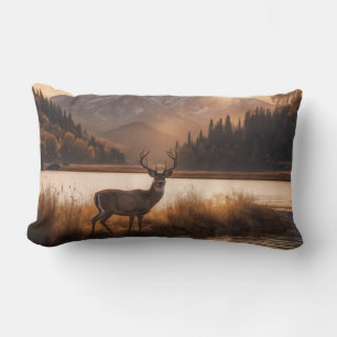 Coussin Rectangle Cerf imposant sur un lac de montagne