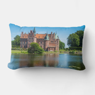 Coussin Rectangle Château Egeskov au bord d'un étang