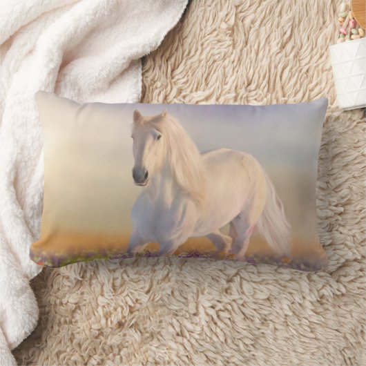 Coussin Rectangle Cheval de rêve courant à travers les fleurs (Couverture)