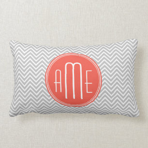 Coussin Rectangle Chevron gris et monogramme personnalisé corail