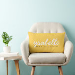 Coussin Rectangle Chic Mustard Jaune Simple Bold Nom du script<br><div class="desc">Chic Mustard Jaune Simple Bold Script Nom Lumbar Coussin</div>