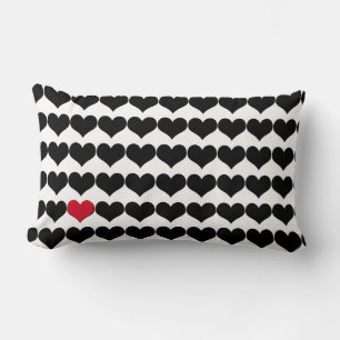 Coussin Rectangle Coeurs noirs et un seul coeur rouge