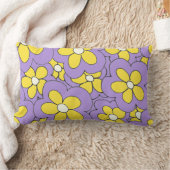 Coussin Rectangle Conception à la main de fleurs violettes et jaunes (Couverture)