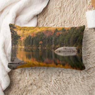 Coussin Rectangle Couleurs d'automne reflétées sur l'étang de castor