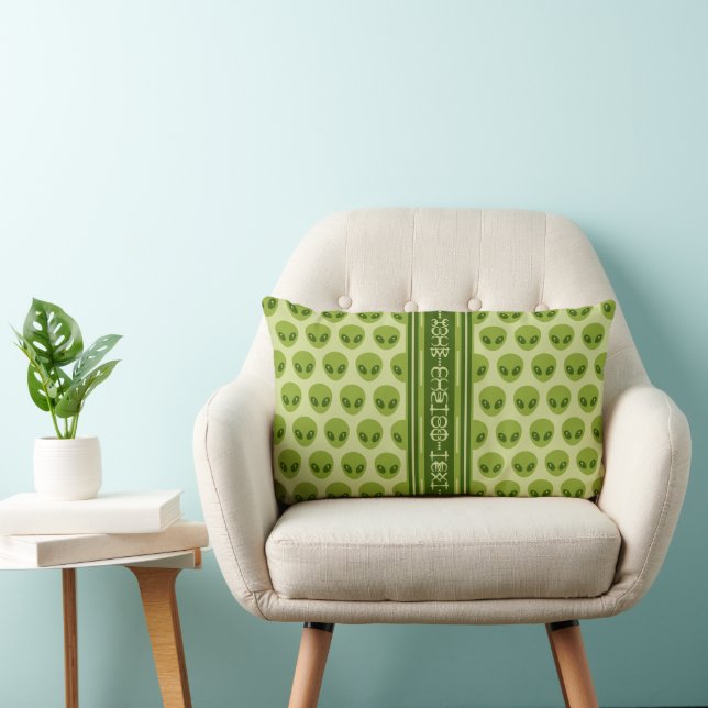 Coussin Rectangle Cute Green Alien Pattern with Your Name in Glyphs (Chaise)