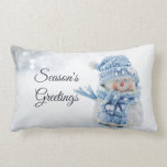 Coussin Rectangle Cute Snowman au photographe de Christmas<br><div class="desc">Coussin avec une jolie photo d'un petit bonhomme de neige. Debout dehors en hiver avec de la neige qui tombe tout autour. Ce mignon petit gars est habillé en casquette tricoté bleu et foulard.</div>