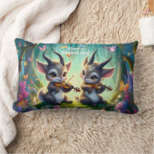 Coussin Rectangle De mignons saolas jouent aux violons dans une forê (Couverture)