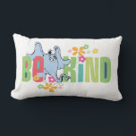 Coussin Rectangle Dr. Seuss Horton entend un Qui! | Soyez Gentil<br><div class="desc">Partagez un message d'amour et de positivité avec ce charmant design de Dr. Seuss ! Avec l'éléphant Horton, adorable, qui regarde malicieusement à travers les grandes lettres colorées de la phrase "SOYEZ GENTIL", cette œuvre d'art déborde de charme. Ornée de douces fleurs pastel dans des tons de rose, d'orange et...</div>