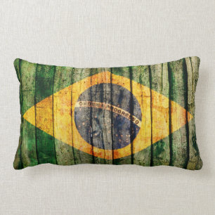 Coussin Rectangle Drapeau grunge du Brésil sur la texture en bois