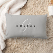 Coussin Rectangle Élégant Monogramme blanc et nom noir Lt Grey (Couverture)