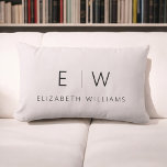 Coussin Rectangle Élégant rose vif Moderne minimaliste Nom du monogr<br><div class="desc">Élevez votre décor de maison avec notre classique élégant minimaliste Monogramme Jetez des oreillers. Ces coussins exquis mêlent harmonieusement sophistication intemporelle et minimalisme contemporain, ajoutant une touche de raffinement à votre espace de vie. Conçus avec précision et attention minutieuse aux détails, ces coussins jettent sont plus qu'un simple décor, ils...</div>