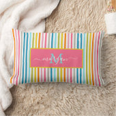 Coussin Rectangle Été Arc en ciel rayures Monogramme Script (Couverture)