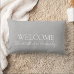 Coussin Rectangle Famille moderne gris tendance monogramme nom lumba<br><div class="desc">Famille moderne gris tendance monogramme nom Lumbar Coussin. Vous pouvez facilement modifier le texte et ajouter votre nom.</div>