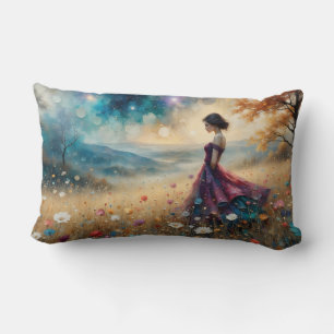 Coussin Rectangle Femme en robe colorée sur une colline de fleurs