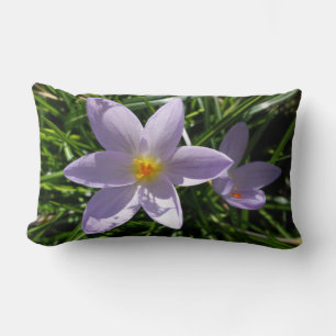 Coussin Rectangle Fleur de jardin violette claire jolie et fraîche.