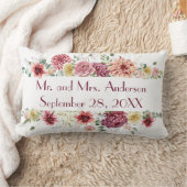 Coussin Rectangle Fleurs blanches roses date de mariage personnalisé (Couverture)