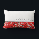 Coussin Rectangle Flore de fleurs de cerisier rouge | Nom personnali<br><div class="desc">Le coussin moderne et personnalisé présente un motif floral de cerisier rouge élégant, avec un nom personnalisé. Le dessus est composé d'un simple arrière - plan blanc clair avec un nom personnalisé présenté dans un script moderne. Le fond est orné d'un motif floral de cerisier élégant sur un arrière -...</div>