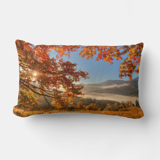 Coussin Rectangle Forêt d'automne dans les montagnes (Recto)