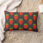 Coussin Rectangle Fraises sur arrière - plan foncé (Couverture)