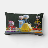 Coussin Rectangle Fubby avec la robe de Tulpen à l'atelier. (Verso)