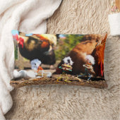 Coussin Rectangle Fubby jouant avec les poules et le coq. (Couverture)