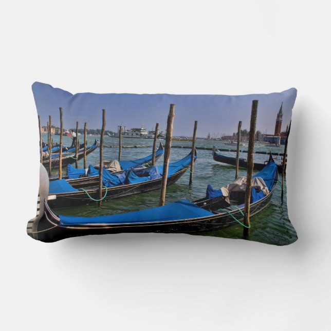 Coussin Rectangle Grand Canal avec des bateaux de gondalo alignés (Recto)