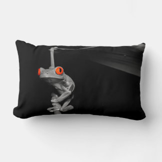 Coussin Rectangle Grenouille d'arbre observée par rouge