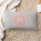 Coussin Rectangle Gris et bébé rose moderne Chevron personnalisé Mon (Couverture)
