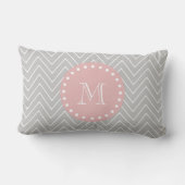 Coussin Rectangle Gris et bébé rose moderne Chevron personnalisé Mon (Verso)