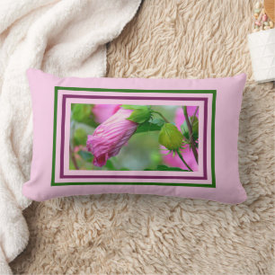COUSSIN RECTANGLE HIBISCUS ROSE, MEUBLÉ/ROSE, VERT, COULEURS PLUM