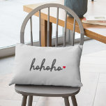 Coussin Rectangle Ho Ho | Christmas Heart Modern Minimalist<br><div class="desc">Coussin moderne et minimaliste avec "ho ho ho ho ho ho" en écriture manuscrite typographie en noir off suivi d'un coeur d'amour rouge mignon. Le cadeau parfait ou l'accessoire avec un Noël super festif sentir pour la saison des fêtes pour ceux que vous aimez!</div>