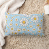 Coussin Rectangle Jolies marguerites blanches sur un joli bleu bébé (Couverture)