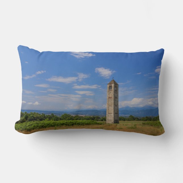Coussin Rectangle La tour clocher médiévale solitaire sur l'oreiller (Recto)