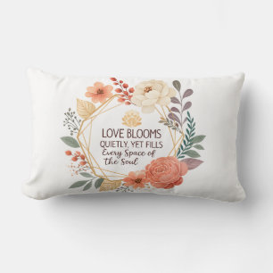 Coussin Rectangle L'amour s'épanouit silencieusement – Citation flor