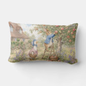 Coussin Rectangle Lapin canard classique cueillant des pommes (Verso)
