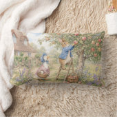 Coussin Rectangle Lapin canard classique cueillant des pommes (Couverture)