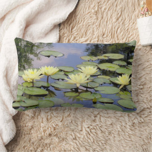 COUSSIN RECTANGLE "L'EAU JAUNE-MOUILLÉE EST EN ÉTANG
