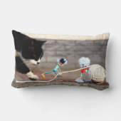 Coussin Rectangle Les Fubby se cachent du chat Ping. (Verso)
