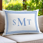 Coussin Rectangle LETTRE BLEUE ET BLANCHE TROIS LETTRE MONogramme<br><div class="desc">LETTRE BLEUE ET BLANCHE TROIS LETTRES MOYEN OEIL JAUNE</div>