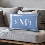 Coussin Rectangle LETTRE BLEUE ET BLANCHE TROIS LETTRE MONogramme<br><div class="desc">LETTRE BLEUE ET BLANCHE TROIS LETTRES MOYEN OEIL JAUNE</div>