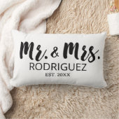 Coussin Rectangle M. et Mme Modern Brush Font Mariage Anniversaire (Couverture)