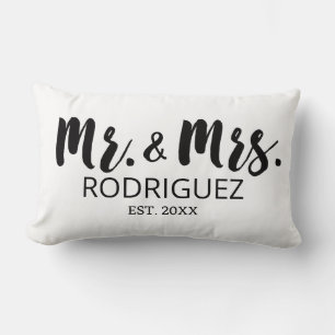 Coussin Rectangle M. et Mme Modern Brush Font Mariage Anniversaire