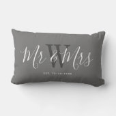 Coussin Rectangle M. Et Mme Modern Grey White Garde Monogramme (Verso)