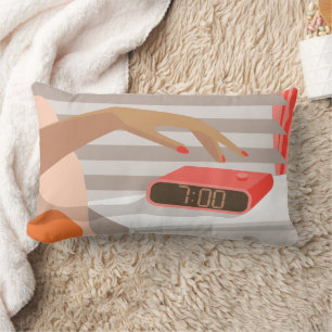 Coussin Rectangle Main des femmes poussant le bouton snooze du révei