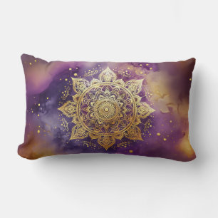 Coussin Rectangle Mandala d'or sur l'aquarelle violette