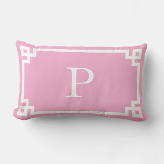 Coussin Rectangle Monogramme de clé grecque rose pâle et blanche