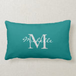 Coussin Rectangle Monogramme et nom personnels colorés par sarcelle<br><div class="desc">La typographie personnelle de monogramme colorée par sarcelle d'hiver moderne et de nom se reposent.
Vous pouvez facilement changer le texte.</div>