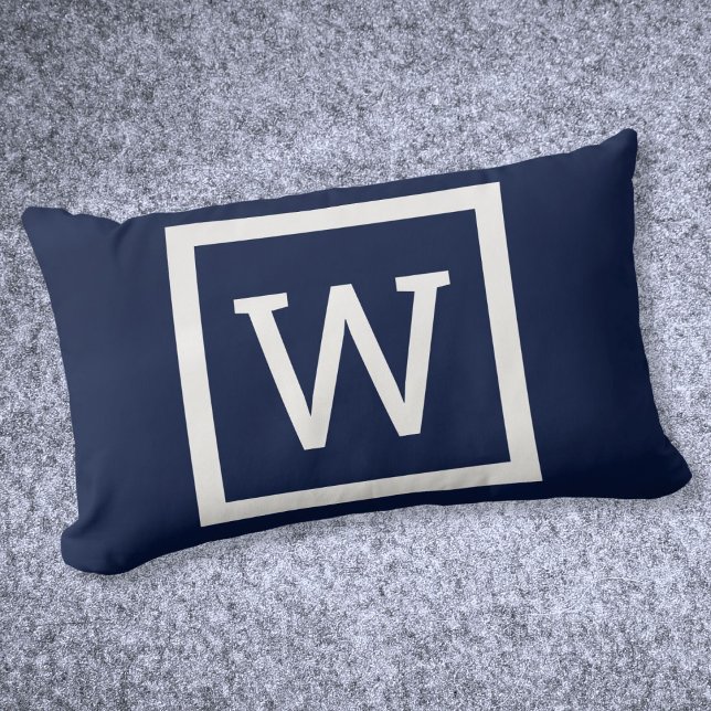 Coussin Rectangle Monogramme graphique Preppy moderne bleu marine (Modern Preppy Graphic Monogram Navy Blue Lumbar Pillow)