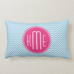 Coussin Rectangle Monogramme rose magenta avec Chevron bleu clair