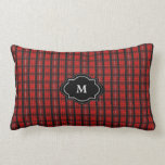 Coussin Rectangle Monogramme rouge rustique moderne de plaid de<br><div class="desc">Carreau décoré d'un monogramme rustique chic moderne de toile de jute de faux de motif de plaid de buffle rouge et noir.
Vous pouvez facilement changer votre monogramme.</div>